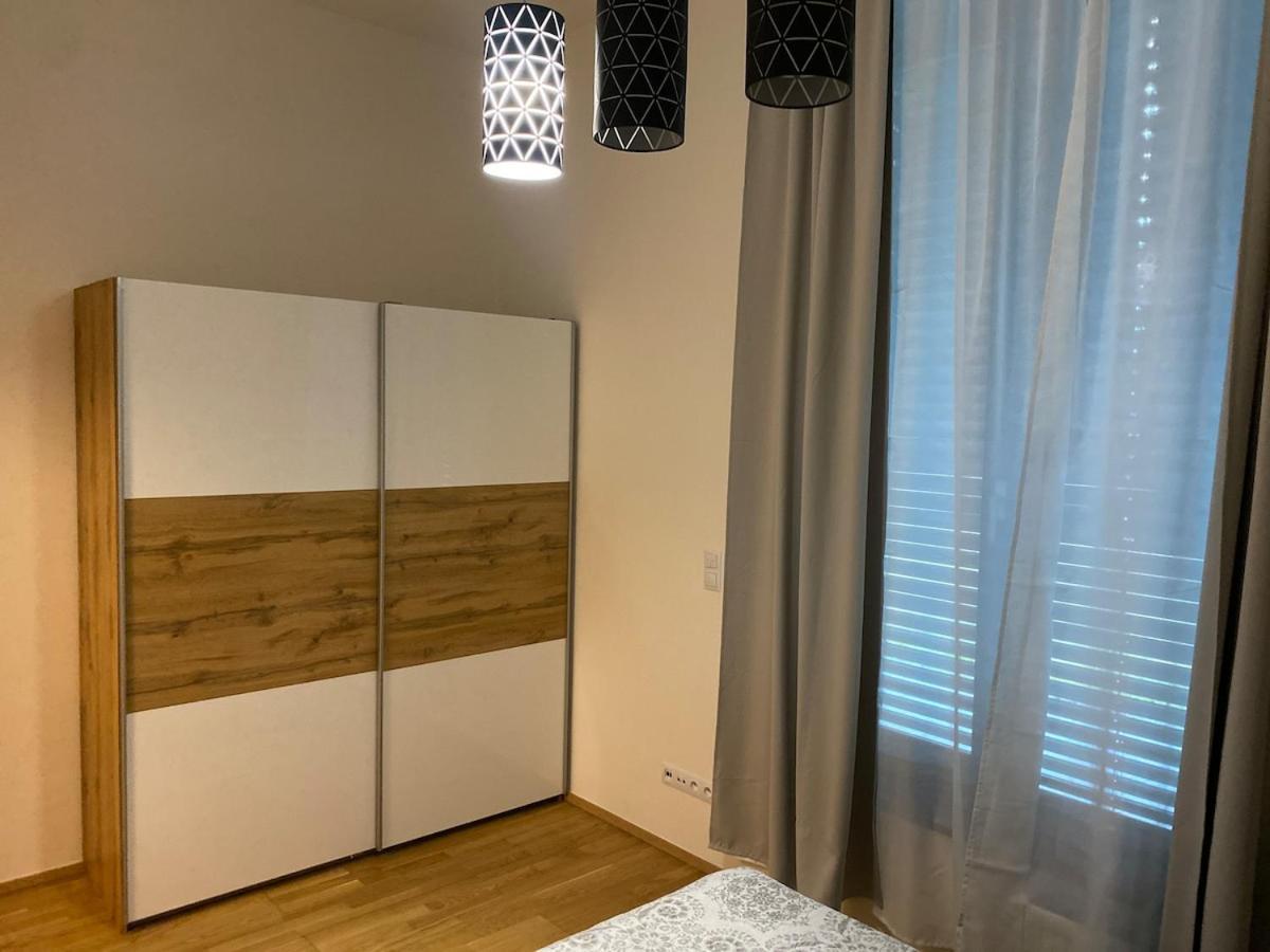 Holesovice Parking Apartment