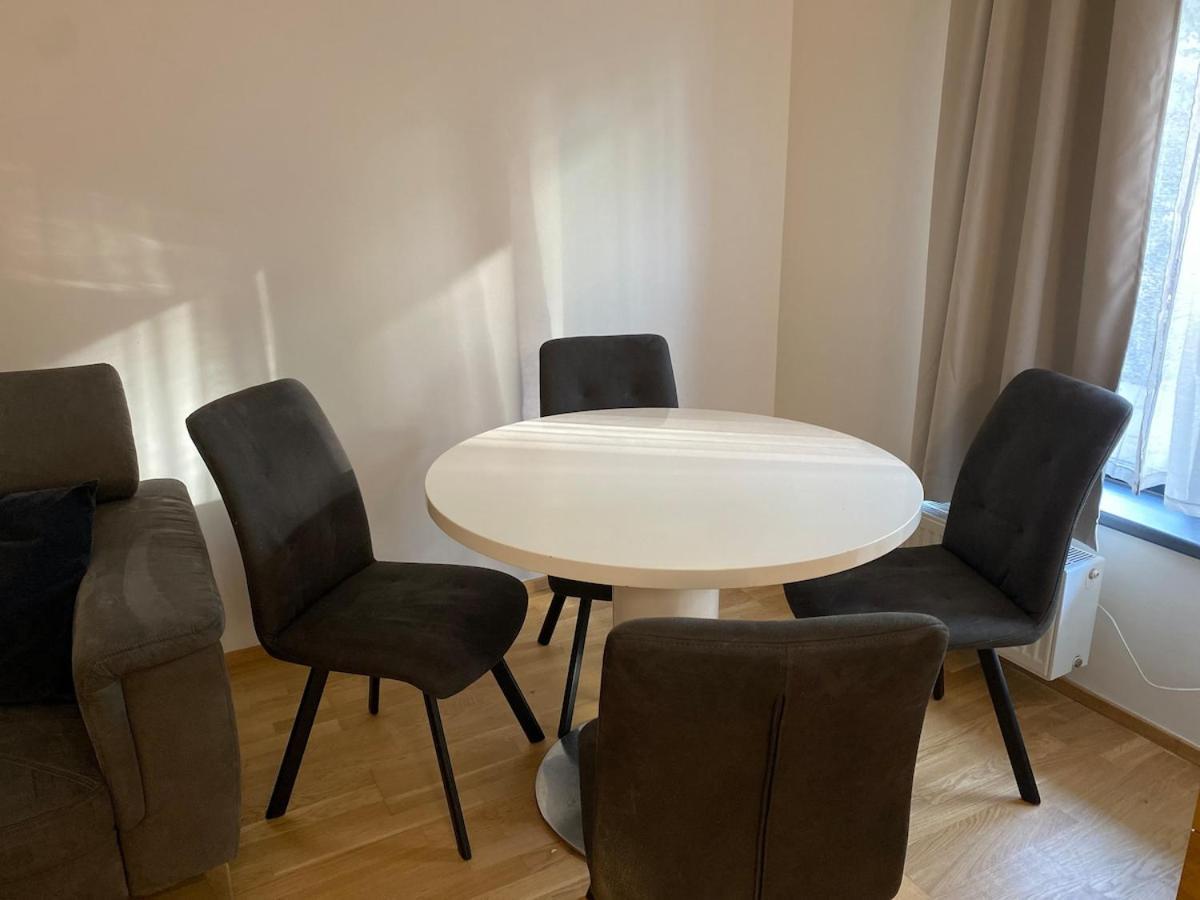 Holesovice Parking Apartment *
